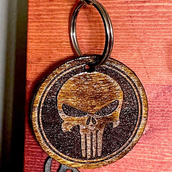 Punisher wooden lasercut keychain - Picture 1 of 1